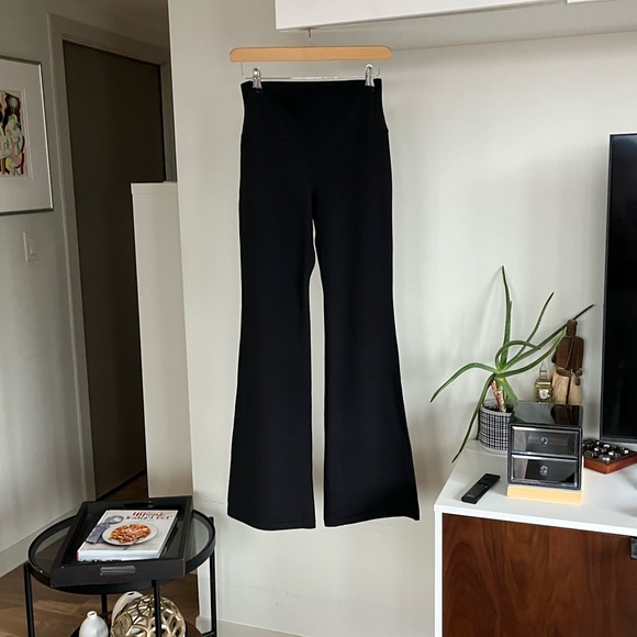 Aritzia Golden BUTTER Cheeky Hi-Rise Flare Legging Sz 10 - Picture 7 of 12